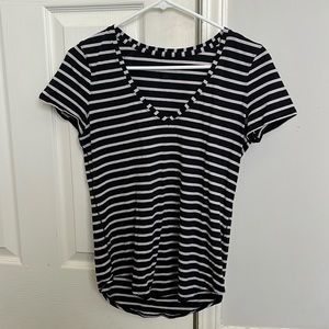 Lululemon Love Tee Striped V-neck. Size 6